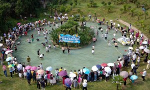 河南丹江大观苑觅源探海清凉季开启趣味“浑水摸鱼”